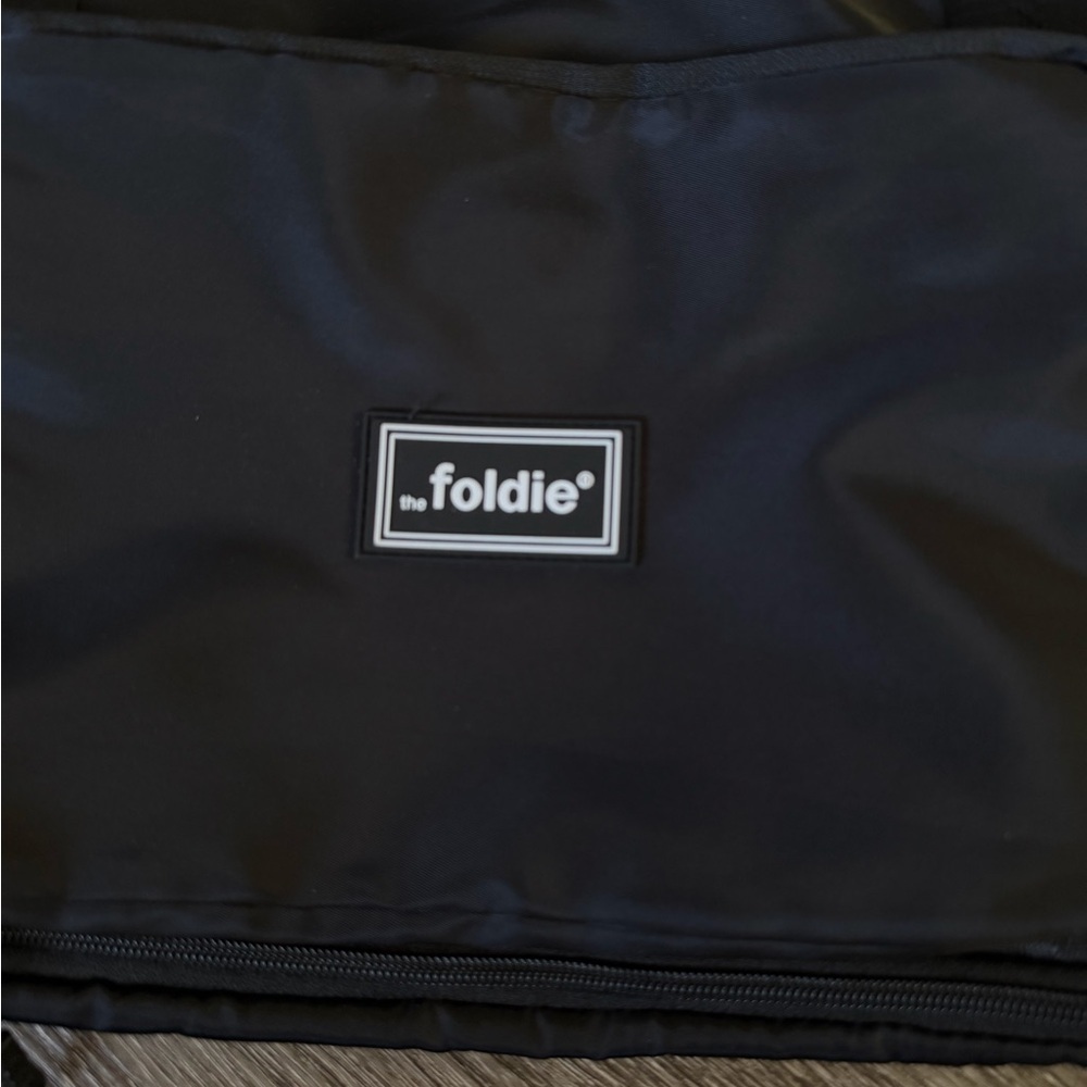 Foldie Black Travel Bag for Women - Picture 2 of 8